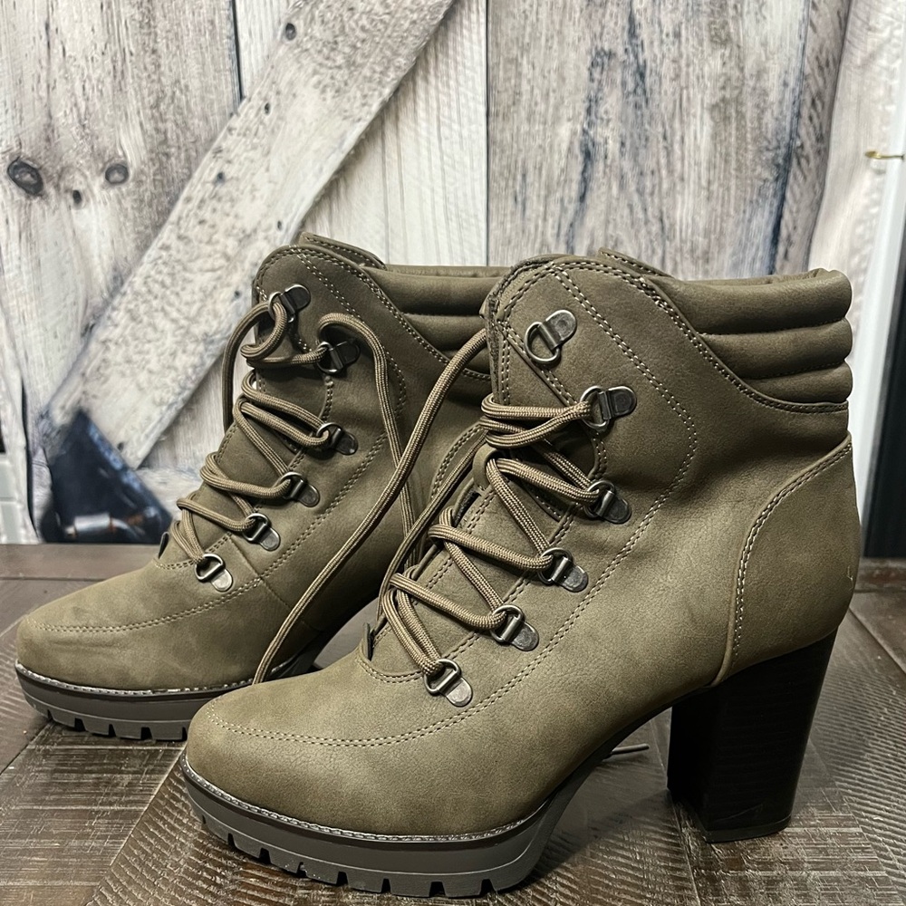 Daisy Fuentes Olive Heeled Boots